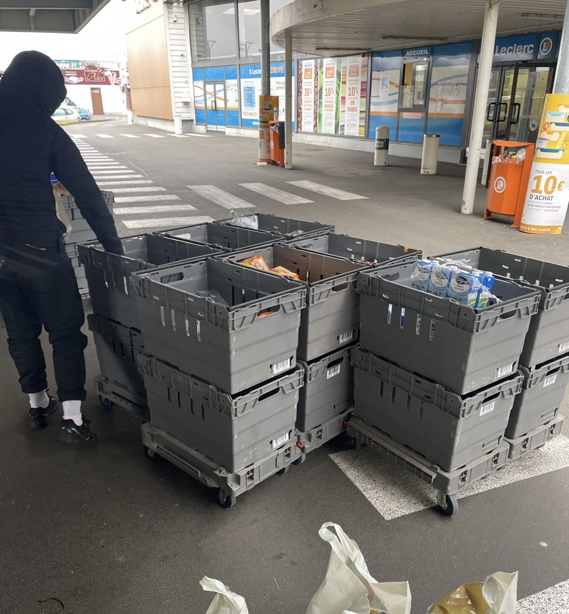 Distribution colis alimentaire - Association musulmane humanitaire